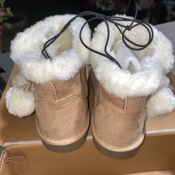 Arizona Fur Shoes - Picture 5 of 5